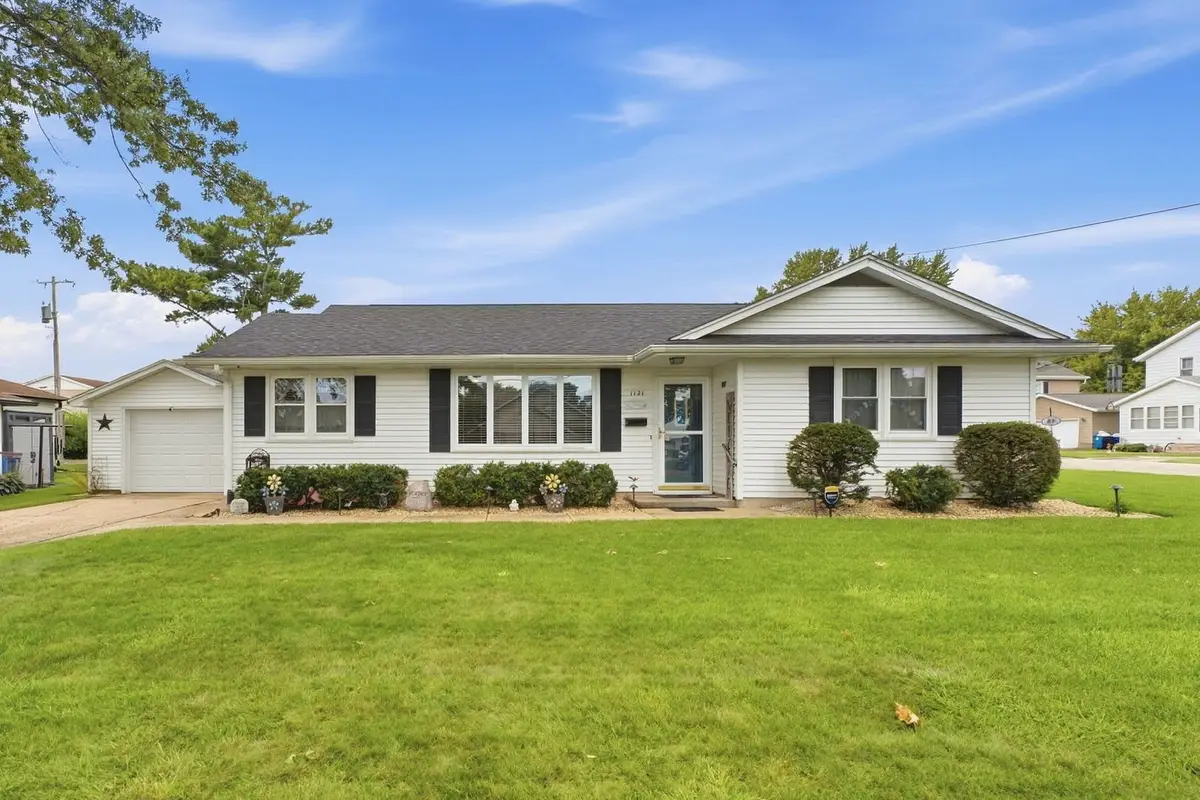 1121 3rd Avenue, De Witt, IA 52742 - #1