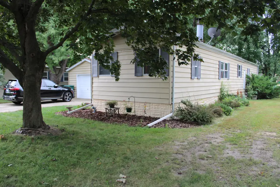 92 Oak Avenue, Sandwich, IL 60548 - #3