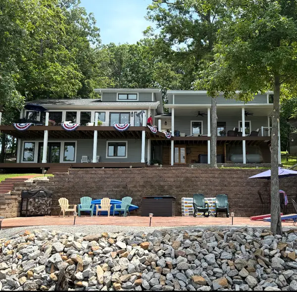 1045 Lakeshore Drive N, Goreville, IL 62939