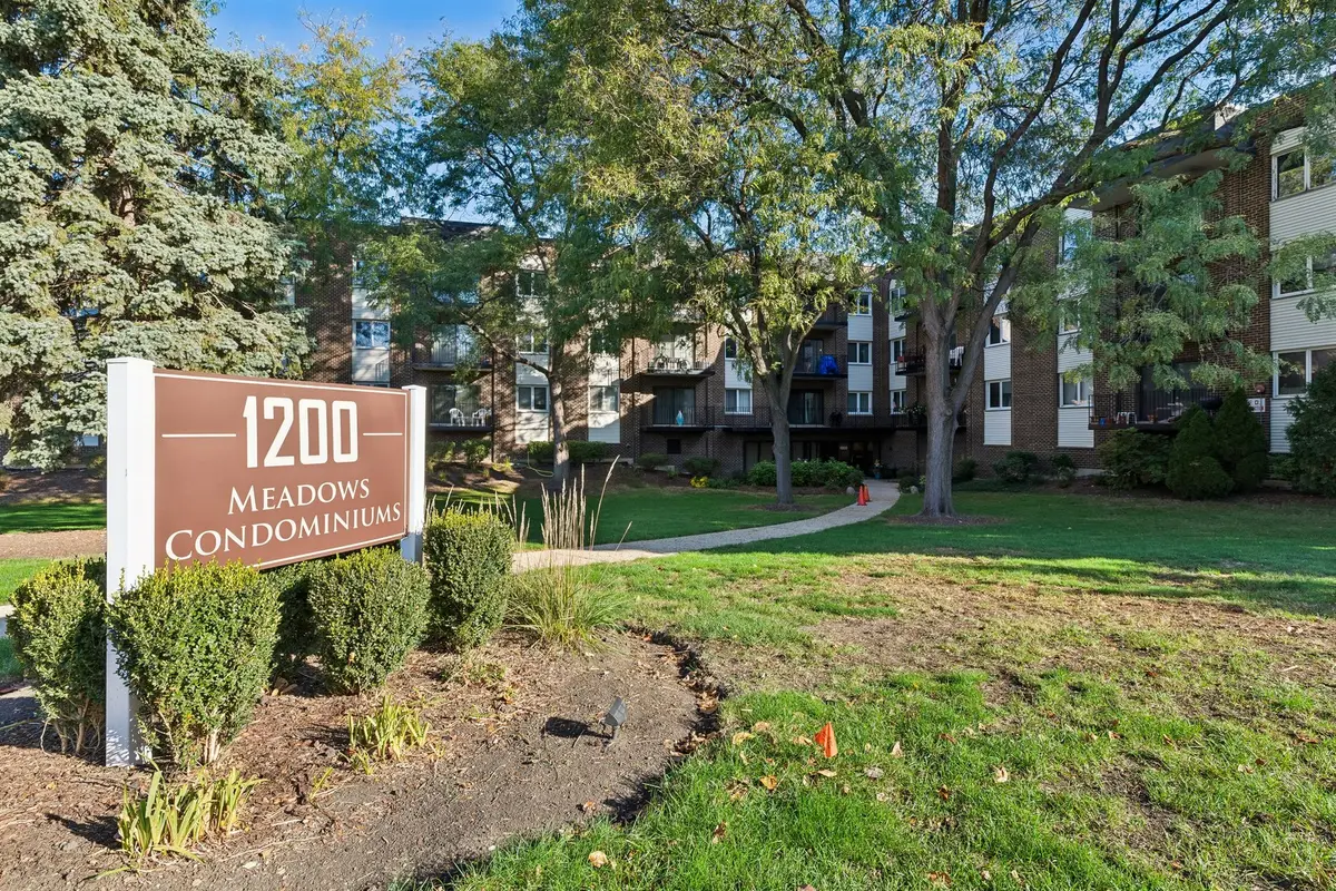 1200 W Northwest Highway #211, Mount Prospect, IL 60056 - #1