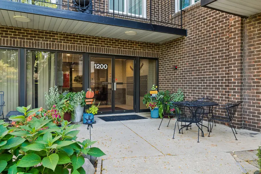 1200 W Northwest Highway #211, Mount Prospect, IL 60056 - #2