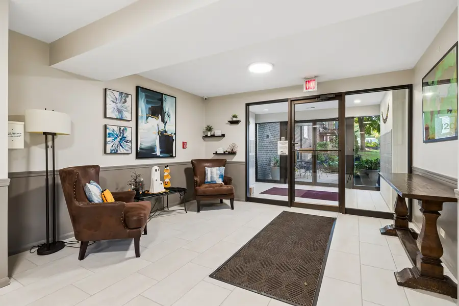 1200 W Northwest Highway #211, Mount Prospect, IL 60056 - #3