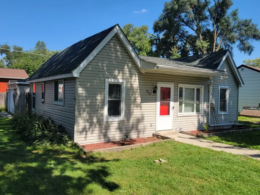 810 Southside Avenue, McHenry, IL 60051 - #2