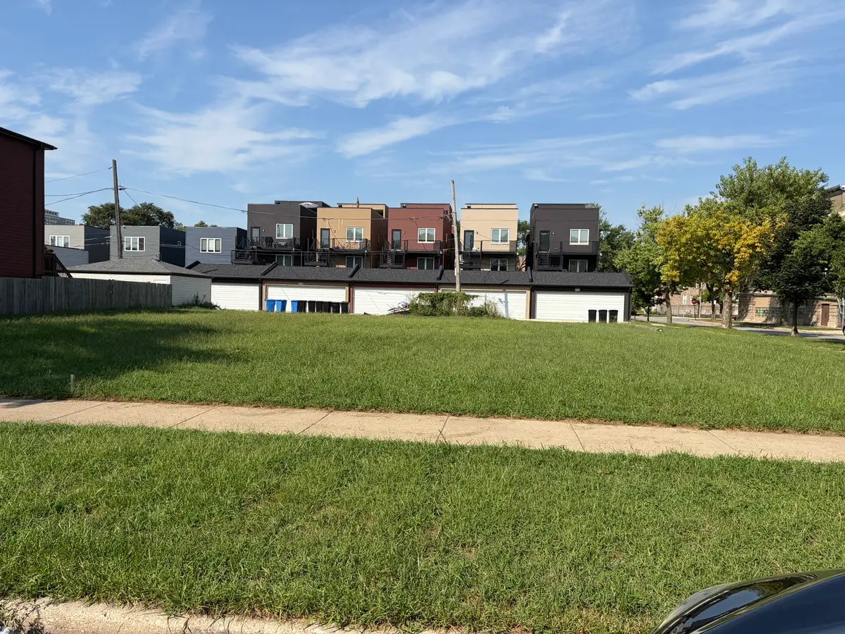 4600 S Champlain Avenue, Chicago, IL 60653 - #1