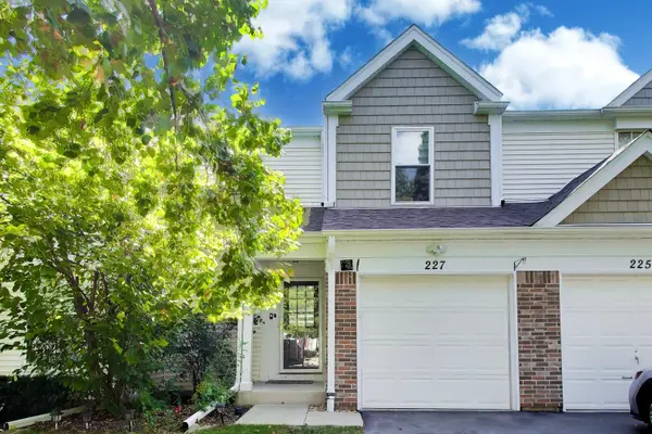 227 E Shag Bark Lane, Streamwood, IL 60107