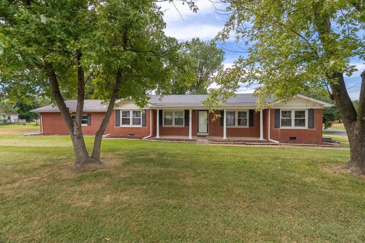 507 N Park Street, Sesser, IL 62884 - #1