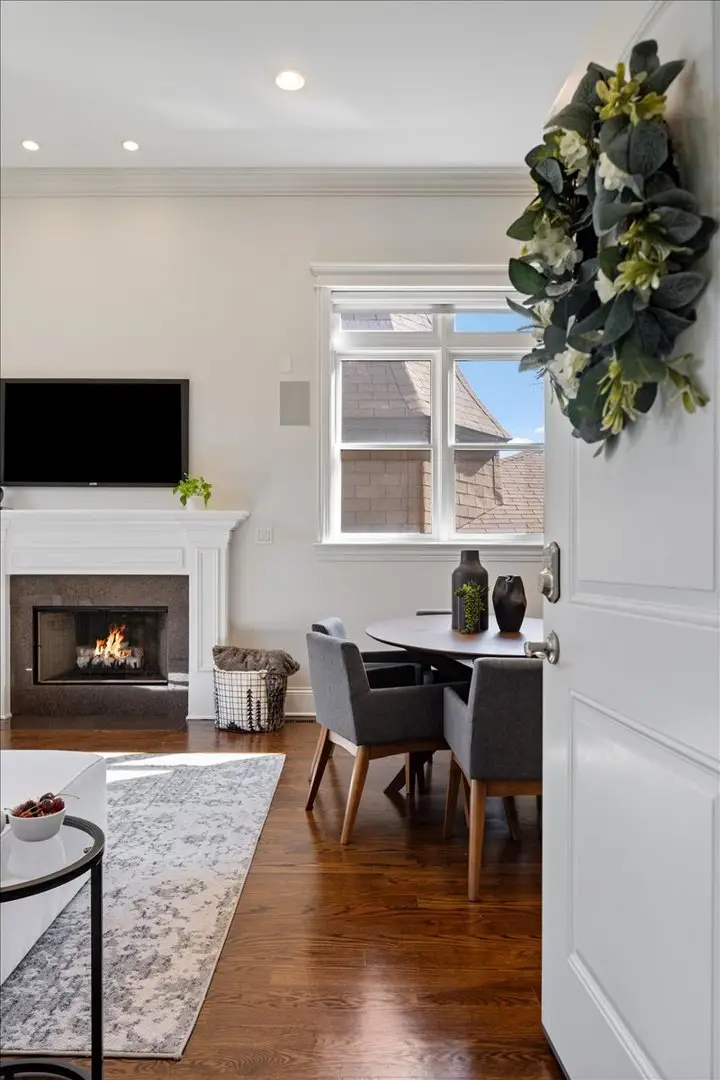 823 W Wolfram Street #3E, Chicago, IL 60657 - #2