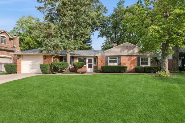 2392 Manor Lane, Park Ridge, IL 60068