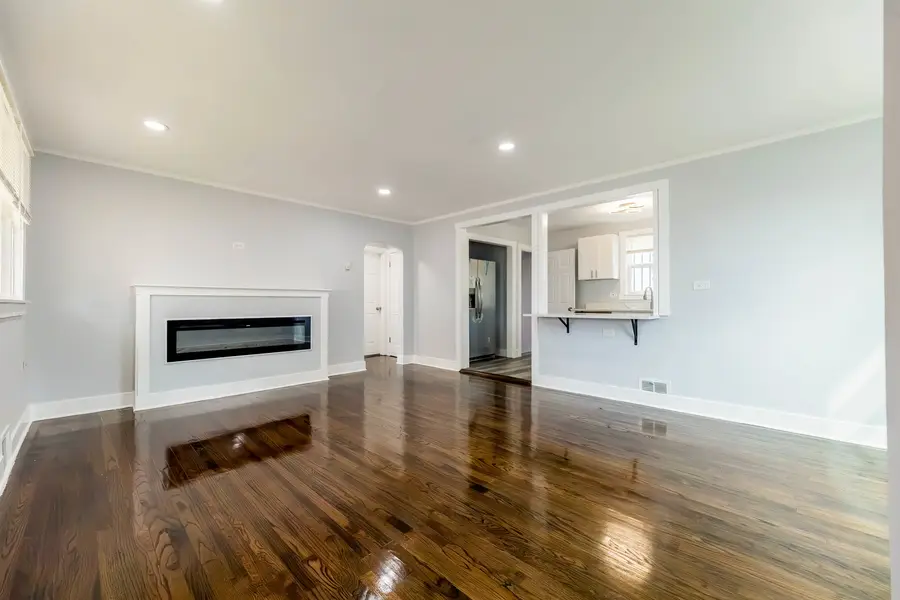 11104 S Avenue O Avenue, Chicago, IL 60617 - #3