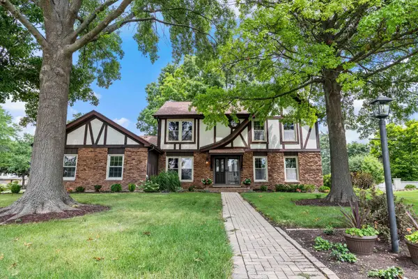 1902 Gigi Lane, Darien, IL 60561