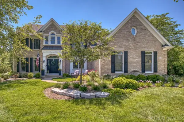 3201 Greenwood Lane, St. Charles, IL 60175