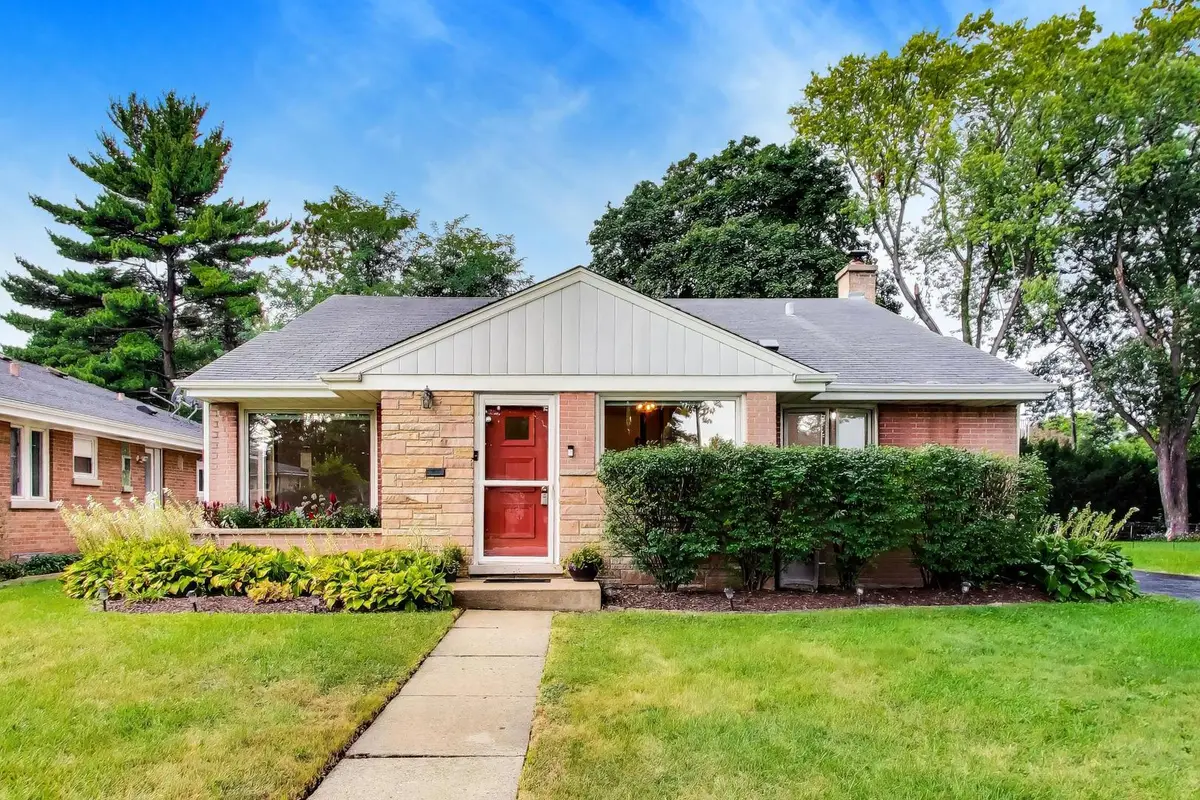 108 S Mount Prospect Road, Mount Prospect, IL 60056 - #1