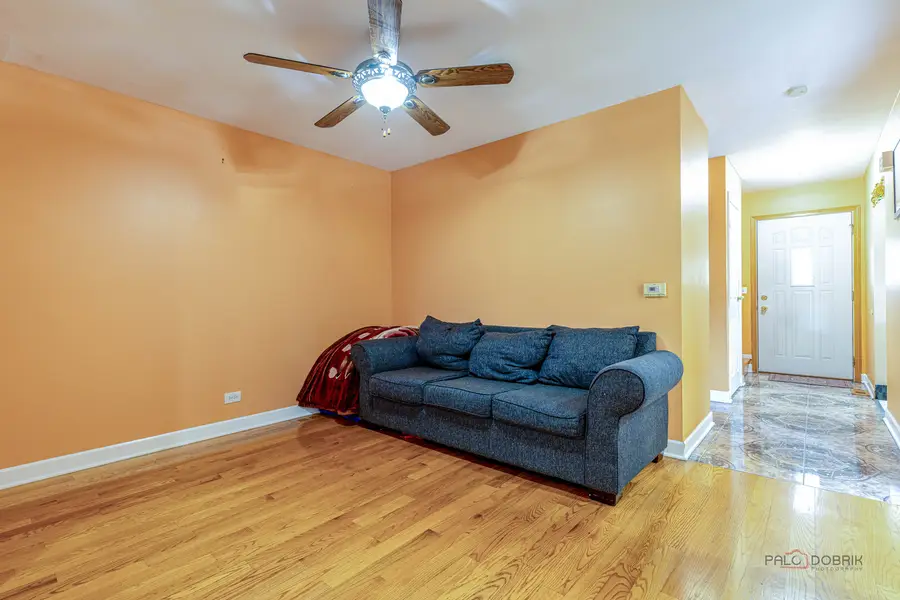 9105 Hollyberry Avenue, Des Plaines, IL 60016 - #3