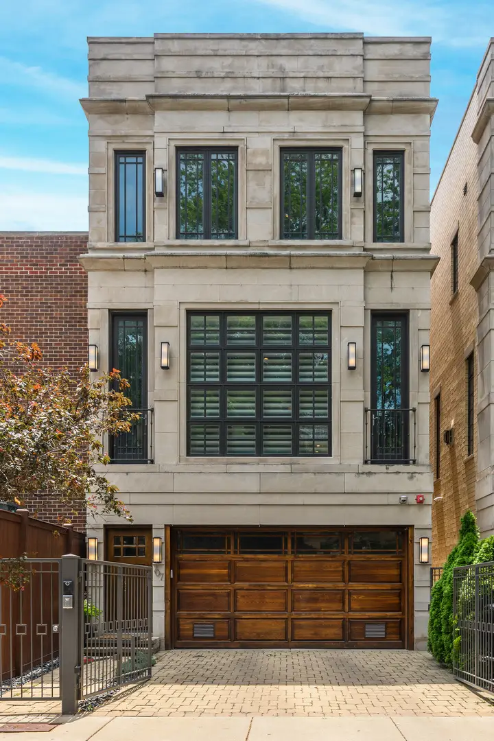 707 W Gordon Terrace, Chicago, IL 60613 - #1