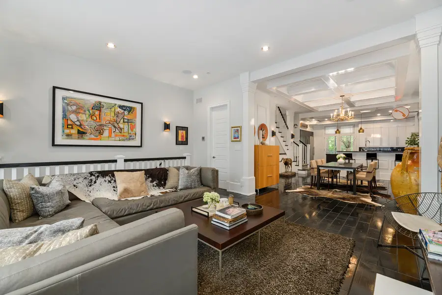 707 W Gordon Terrace, Chicago, IL 60613 - #3