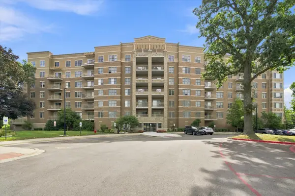 125 Lakeview Drive #604, Bloomingdale, IL 60108