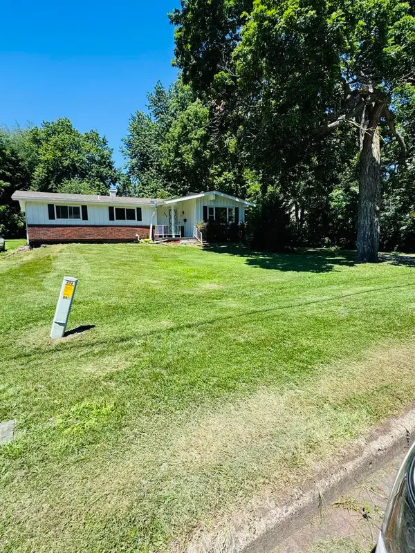 458 N West Street, Galesburg, IL 61401