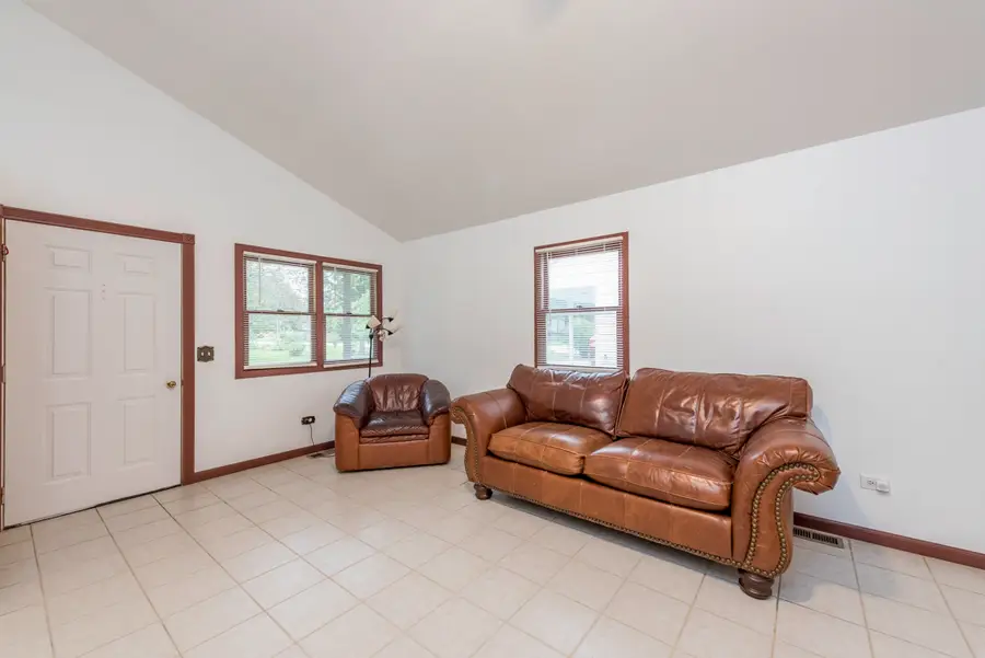10395 W Illinois Avenue, Beach Park, IL 60099 - #3