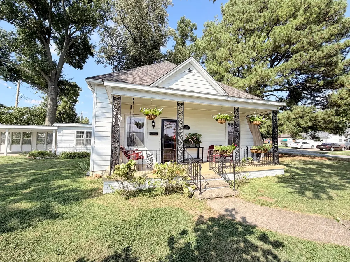 1300 Grant Street, Eldorado, IL 62930 - #1