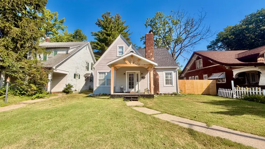 924 W Main Street, Salem, IL 62881 - #2