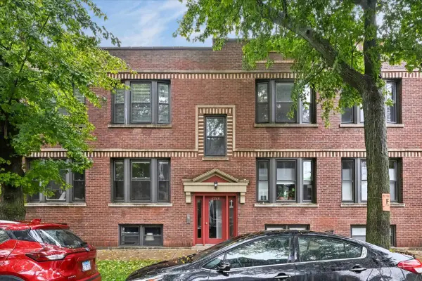 2920 W Berteau Avenue #2, Chicago, IL 60618