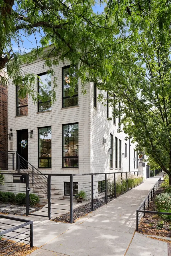 2057 N Oakley Avenue, Chicago, IL 60647