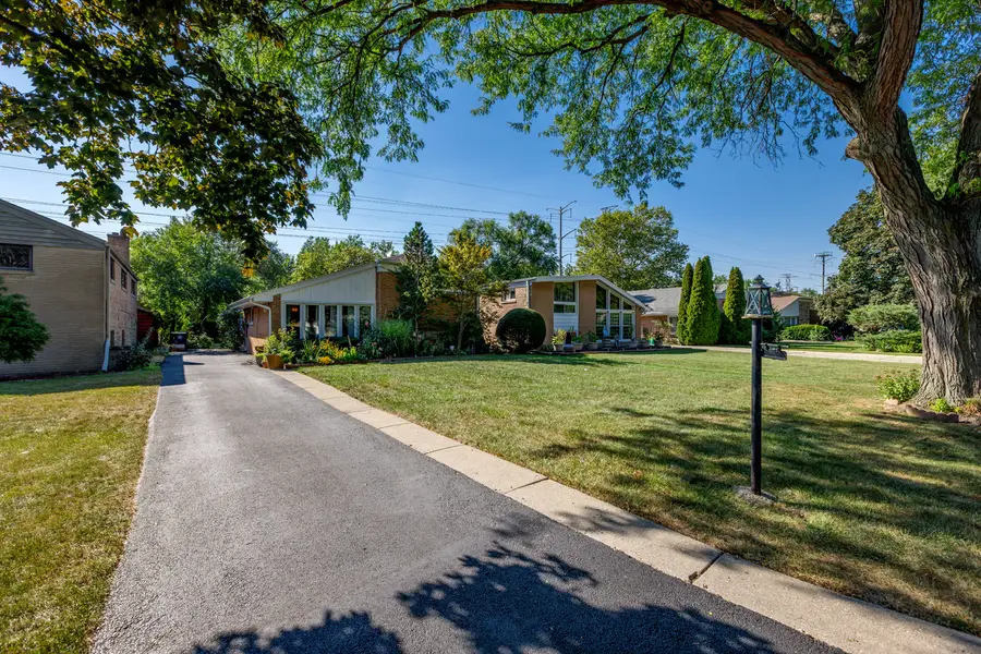 6542 N Kenneth Avenue, Lincolnwood, IL 60712 - #2