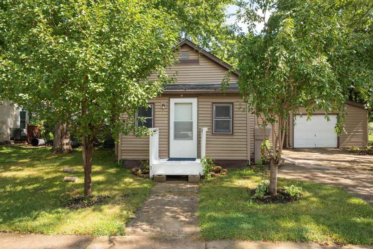 109 S 9th Street, Rochelle, IL 61068 - #1