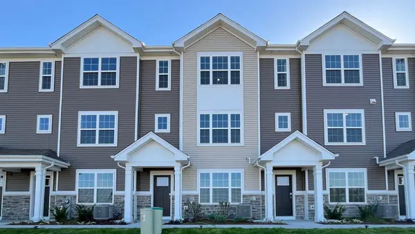 2722 Arrowhead Drive, Pingree Grove, IL 60140