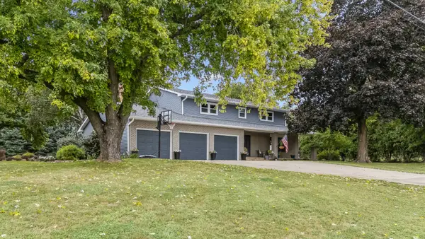 4200 Tanglewood Road, Bettendorf, IA 52722