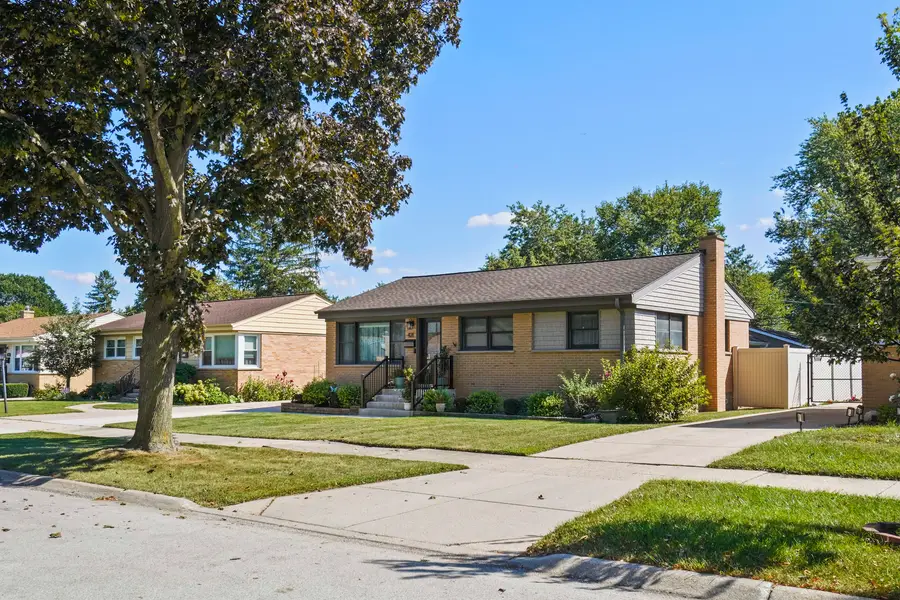 421 Vassar Lane, Des Plaines, IL 60016 - #3