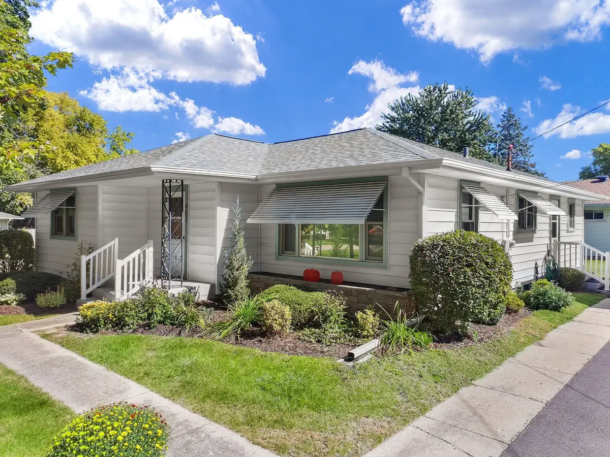 907 4th Street, Harvard, IL 60033 - #1