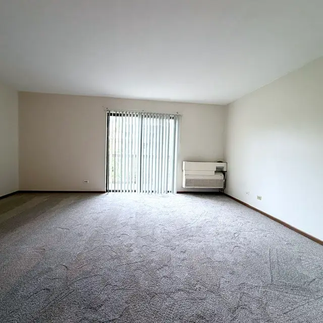 33661 N Royal Oak Lane #105, Grayslake, IL 60030 - #2