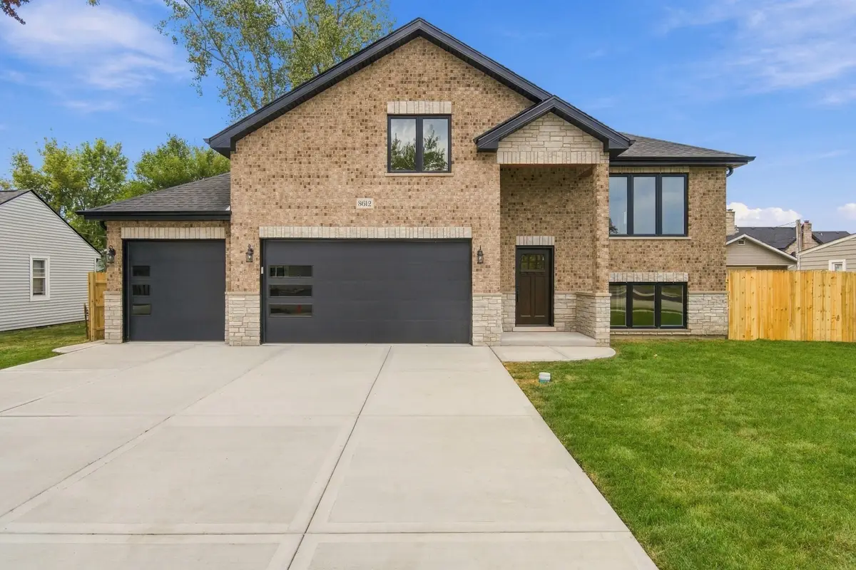 8612 Mcvicker Avenue, Burbank, IL 60459 - #1