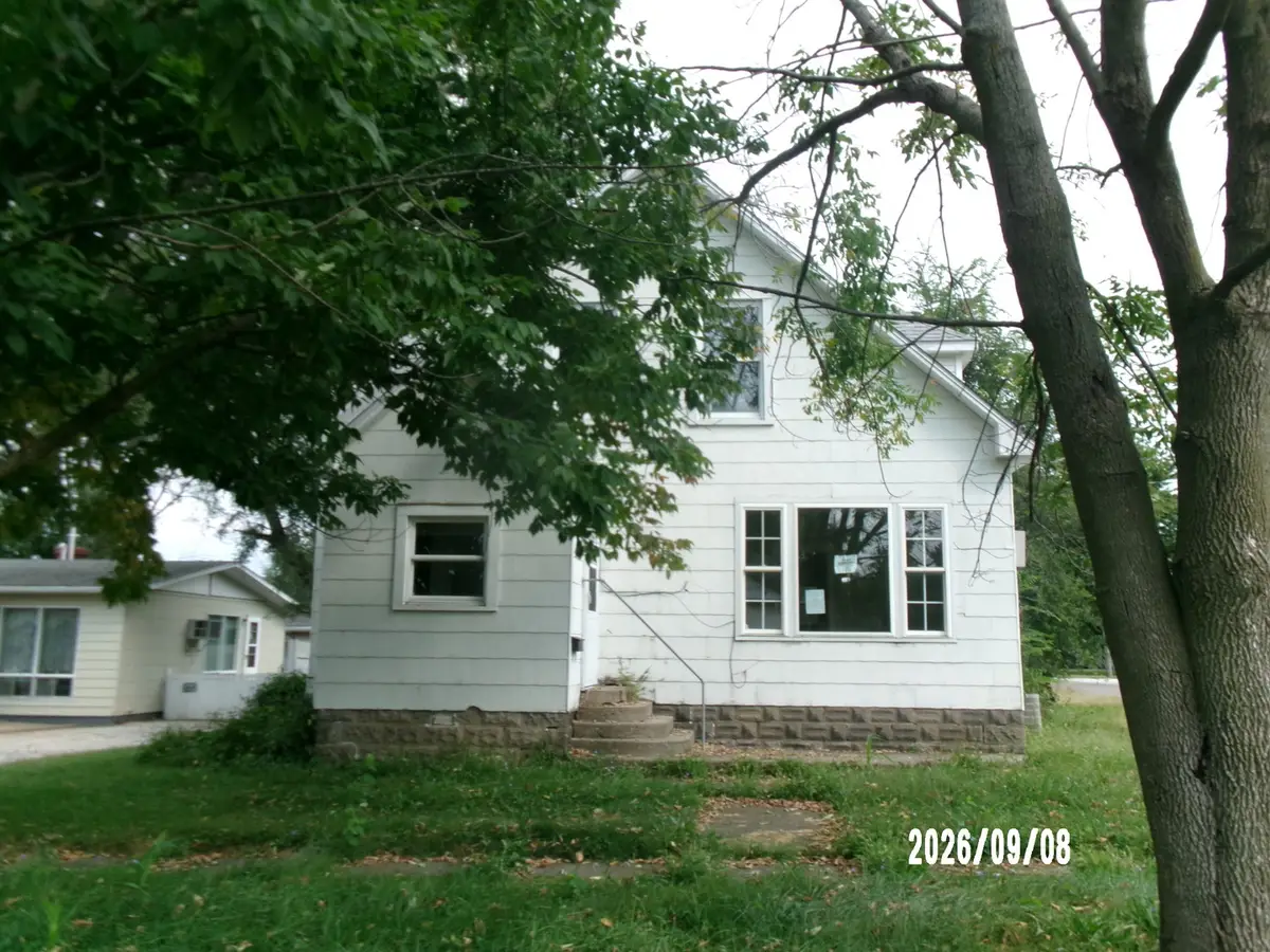402 W Chestnut Street, Hoopeston, IL 60942 - #1