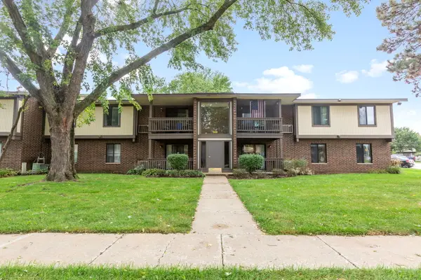 566 Somerset Lane #4, Crystal Lake, IL 60014