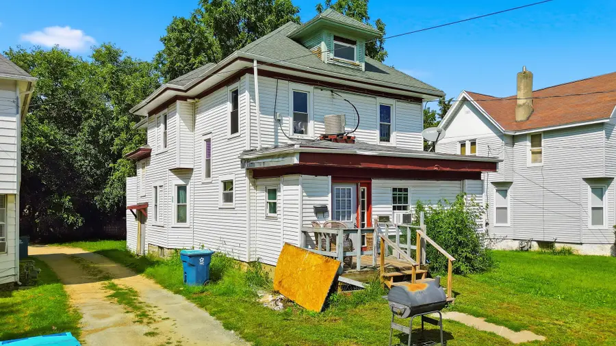 715 W 2nd, Dixon, IL 61021 - #2