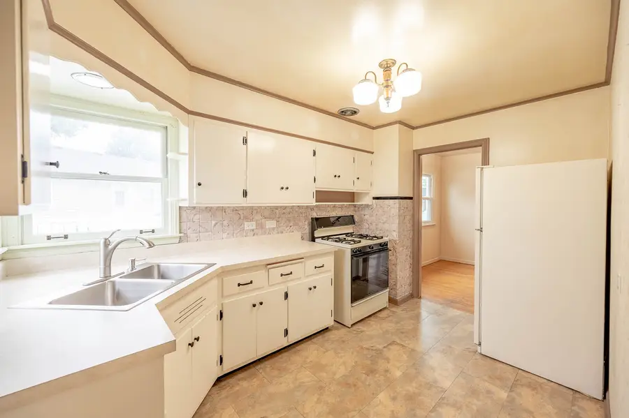 104 N Warrington Road, Des Plaines, IL 60016 - #3