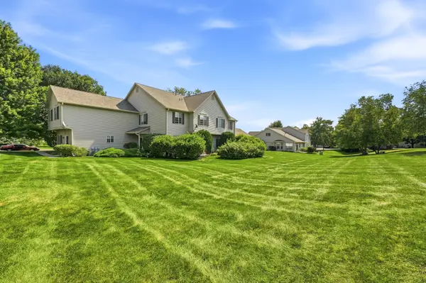 2051 Village View Drive, Yorkville, IL 60560