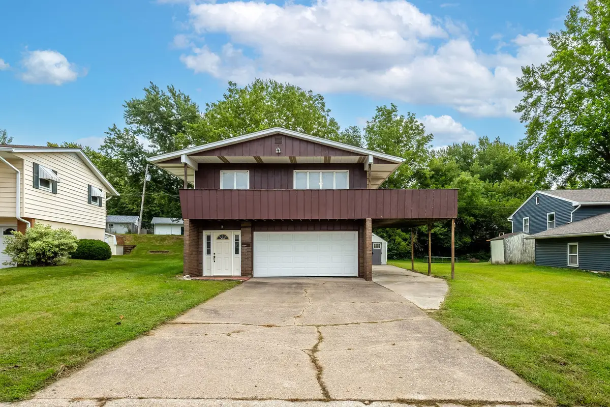 621 11th Street, Silvis, IL 61282 - #1