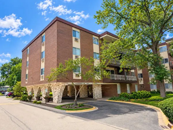 1331 S Finley Road #213, Lombard, IL 60148