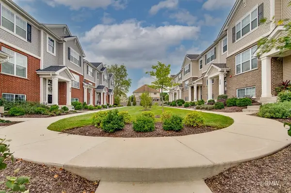 230 Timberleaf Circle, Roselle, IL 60172