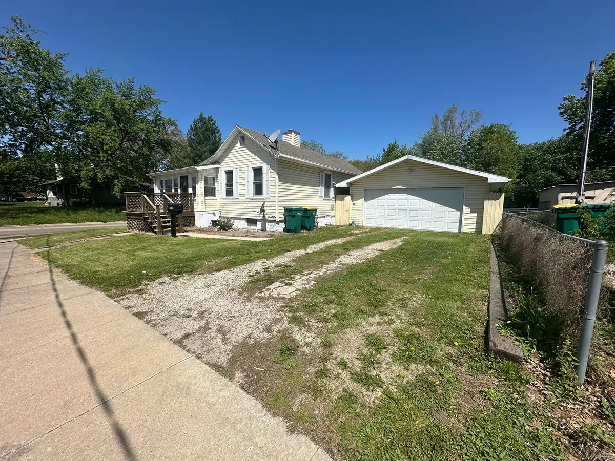102 E Grove Street, Streator, IL 61364 - #1