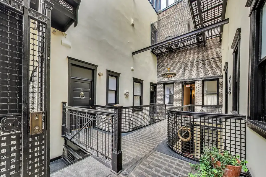2800 N Pine Grove Avenue #8CD, Chicago, IL 60657 - #3