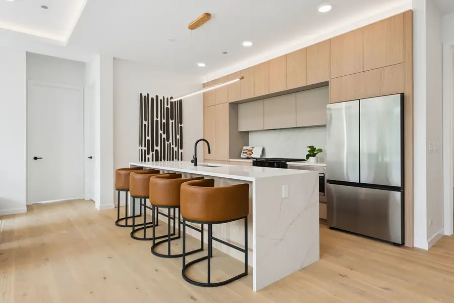 2072 N Western Avenue #PH-401, Chicago, IL 60647 - #3