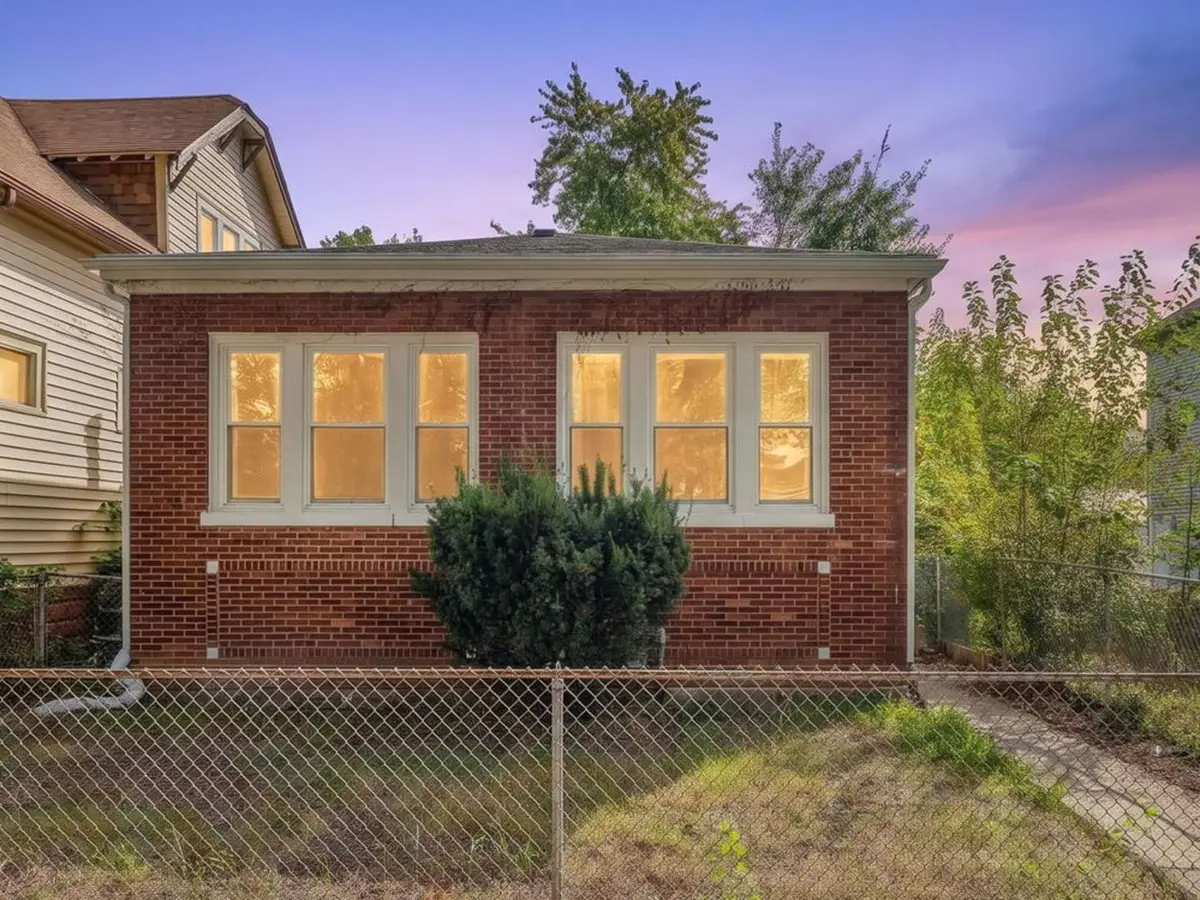 10721 S Prairie Avenue, Chicago, IL 60628 - #1