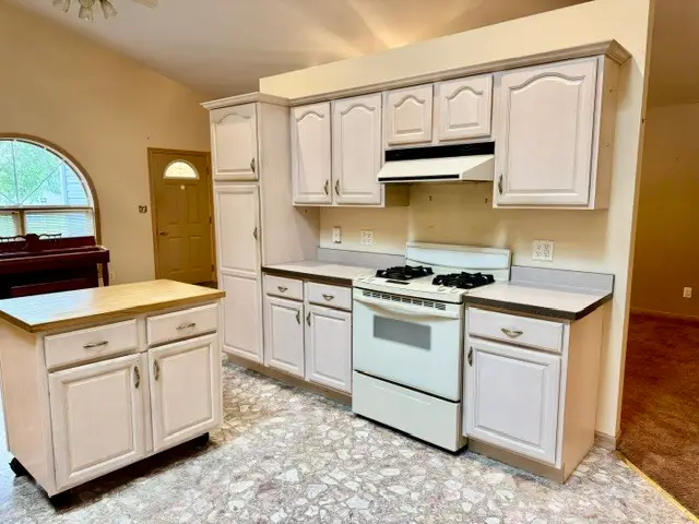 17 Heather Drive, Lasalle, IL 61301 - #2