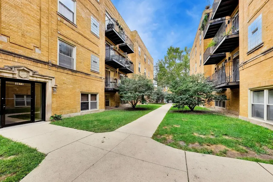 1639 W Farwell Avenue #2, Chicago, IL 60626 - #3