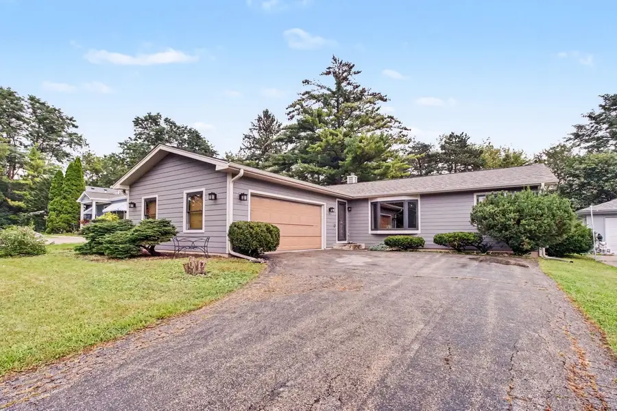 821 S Hough Street, Barrington, IL 60010 - #3