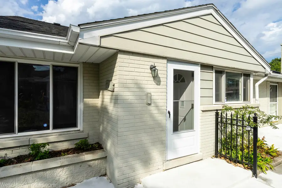 7261 N East Prairie Road, Lincolnwood, IL 60712 - #2